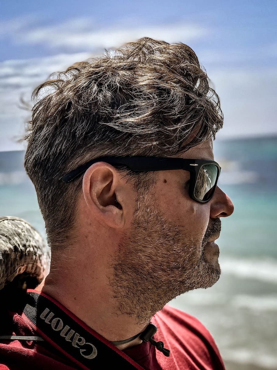 Selective Focus Photography of Man Wearing Sunglasses, beach HD wallpaper