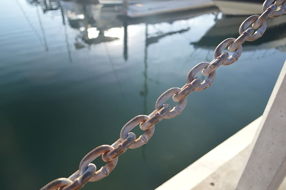boat, waterfront, chain, focus, focus on foreground, close-up HD wallpaper