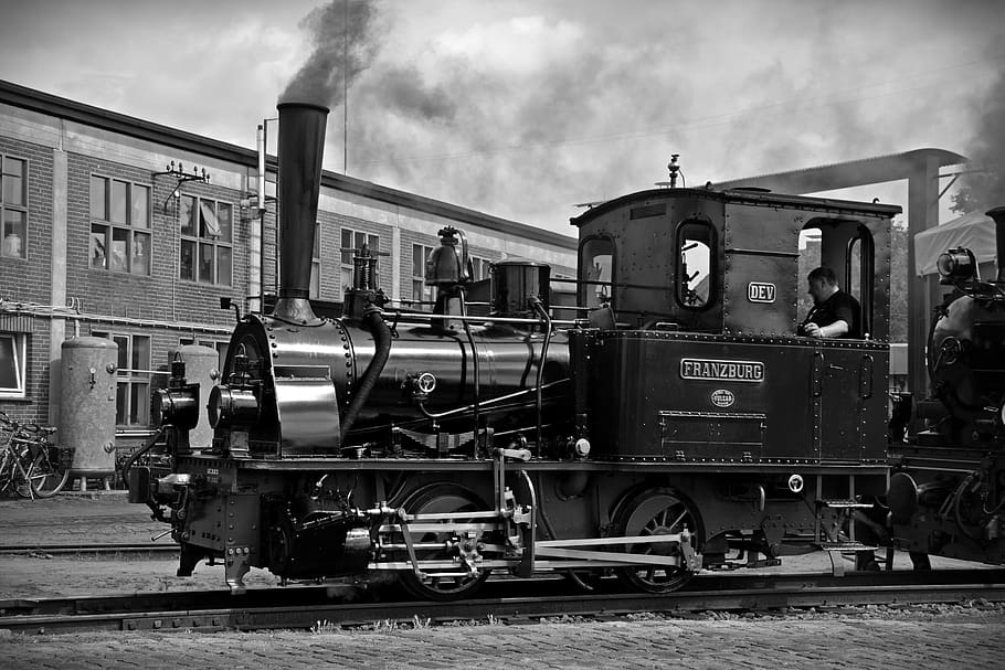 Train on Railroad Track, black-and-white, carriage, engine, franzburg, HD wallpaper