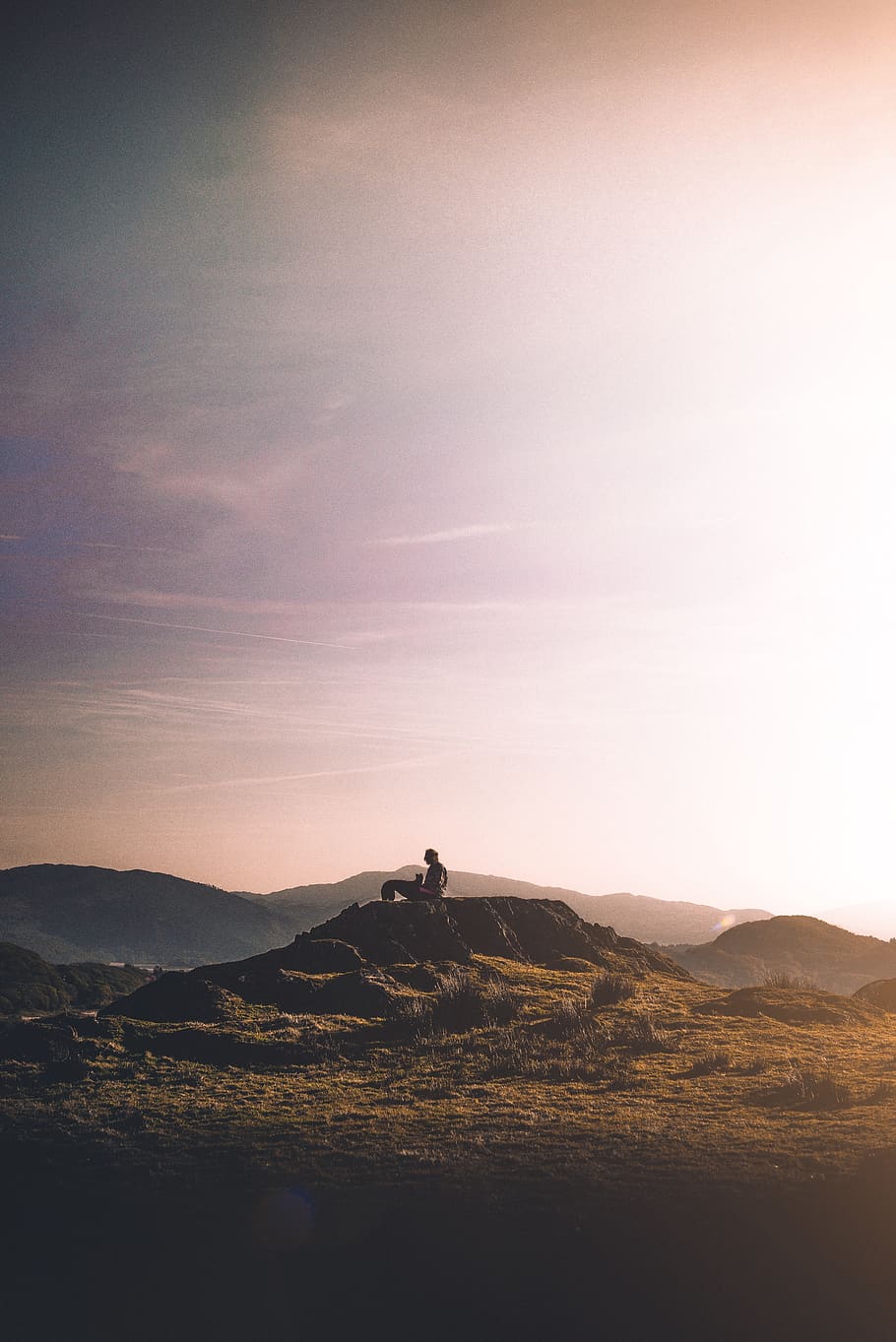 man sitting on mountain, sky, beauty in nature, tranquility, tranquil scene HD wallpaper