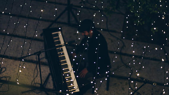 man playing keyboard, person, human, outdoors, leisure activities HD wallpaper