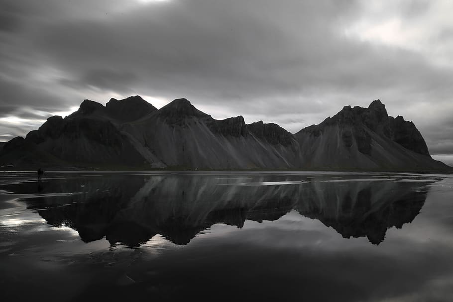 Black & White Icelandic Mountains, landscapeNature, sea, water, HD wallpaper