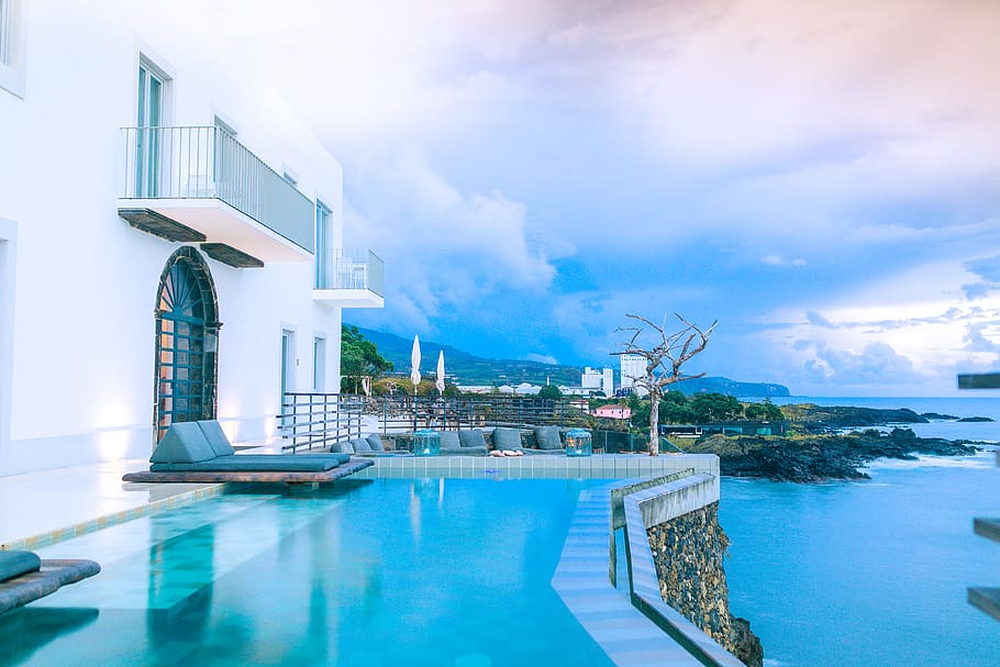 white house and pool, water, swimming pool, architecture, cloud - sky HD wallpaper