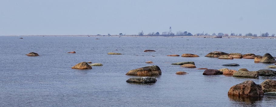 Brown Rocks on Body of Water, bay, beach, daylight, horizontal plane HD wallpaper