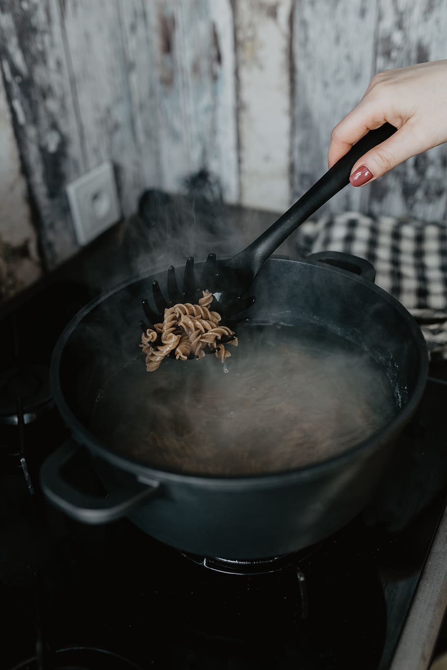 Hand of a woman preparing pasta, food, cooking, pot, kitchen, HD wallpaper