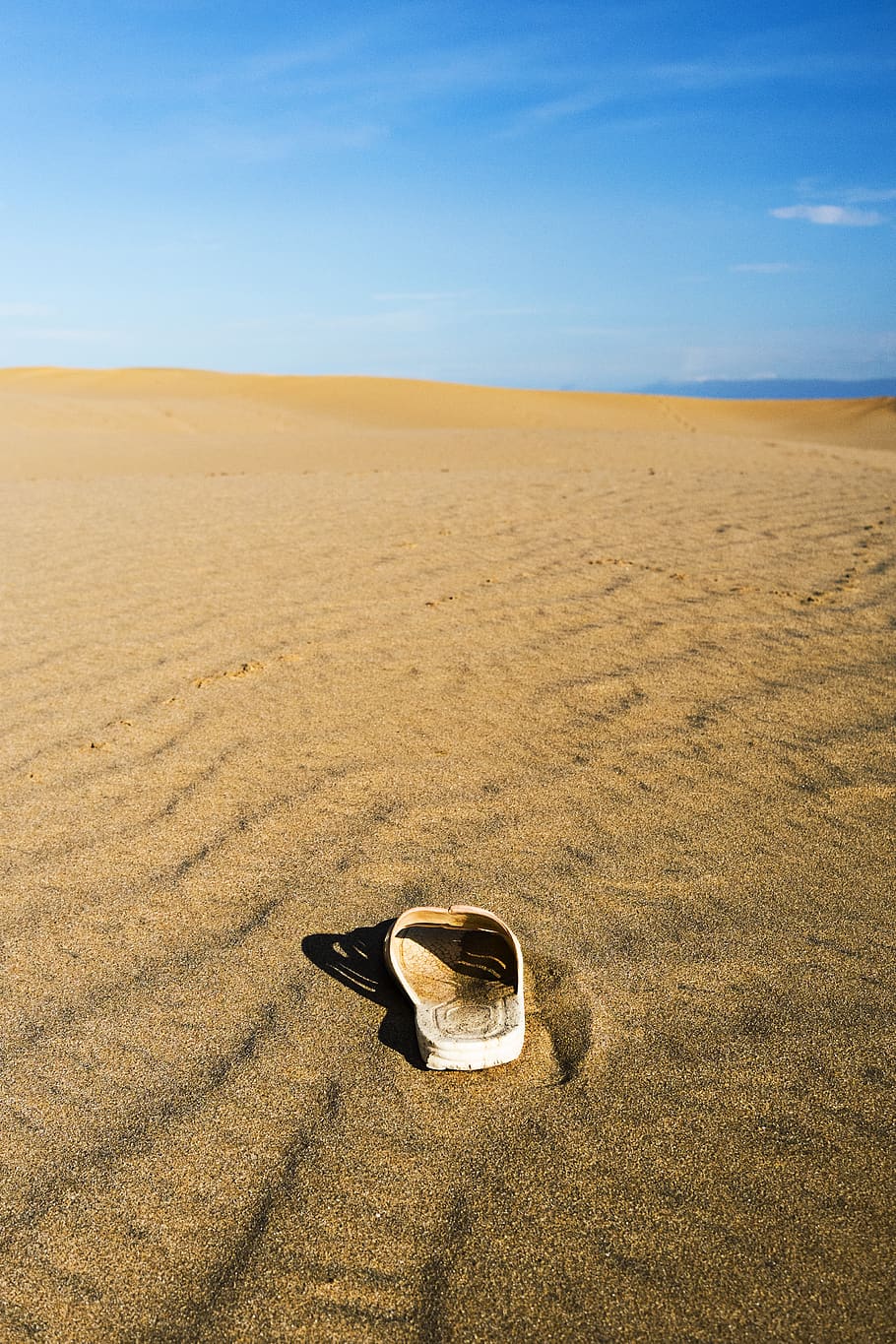 flip flop, beach, trash, ocean, morocco, sea, laguna, diuna HD wallpaper