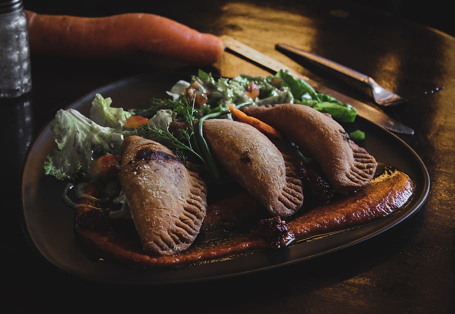 dumplings on cast iron pan, food and drink, freshness, indoors HD wallpaper