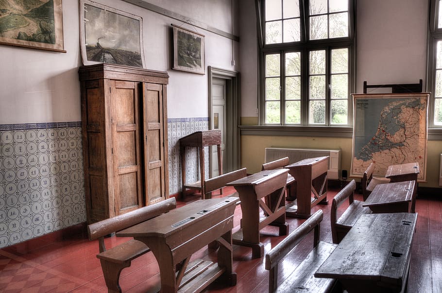 Brown Wooden Desks With Benches, class, classroom, learning, map HD wallpaper