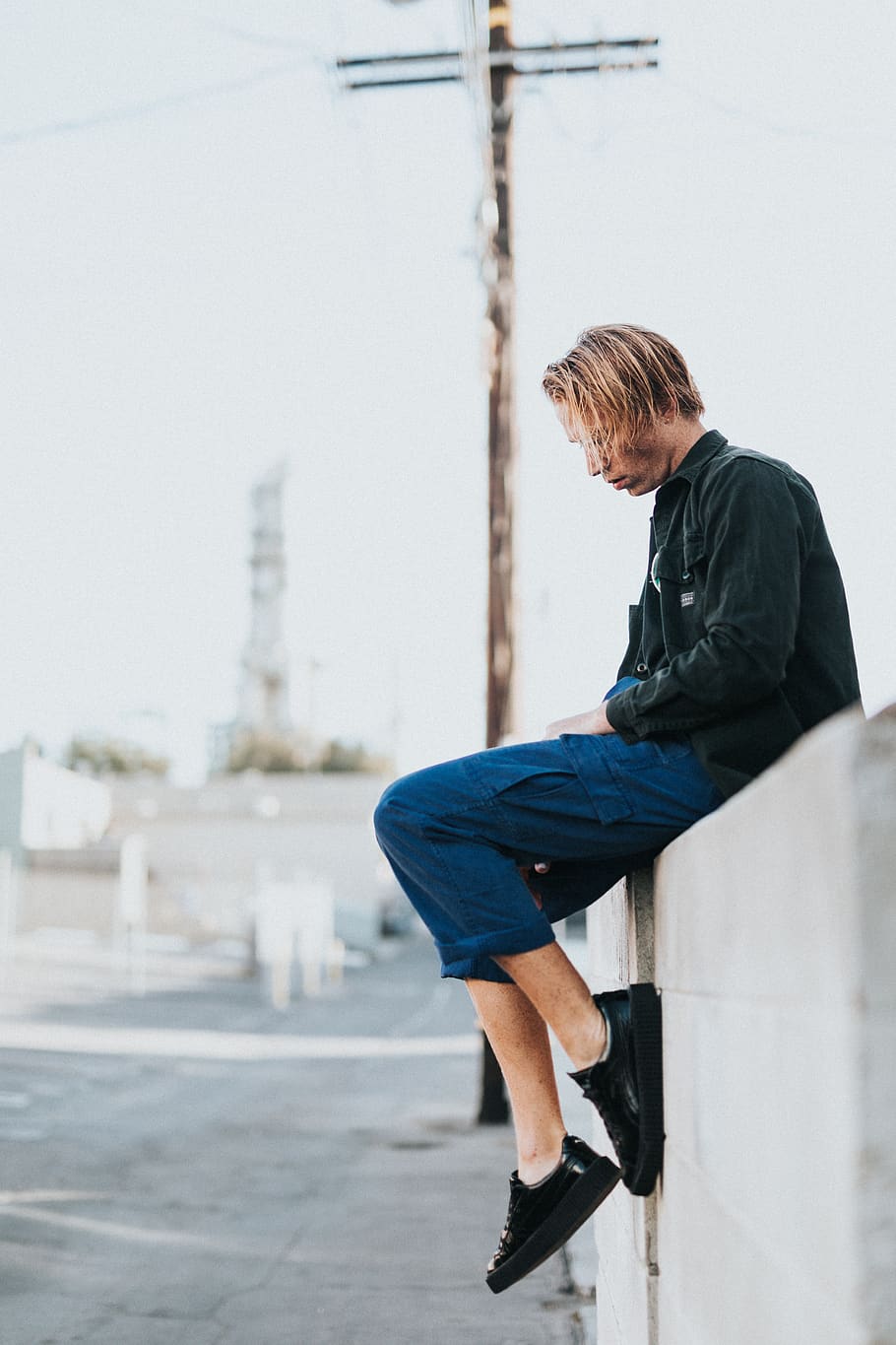 man sitting on gray wall, one person, real people, architecture HD wallpaper