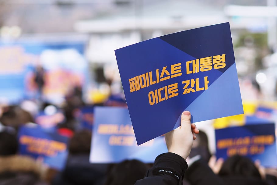 person holding blue paper, human, audience, crowd, school, speech HD wallpaper