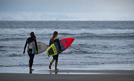 fearless, strong, red, yellow, ocean, surfers, surfing, two HD wallpaper