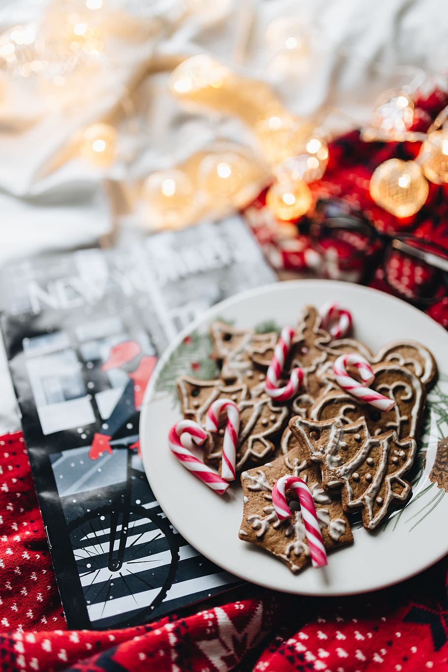 Christmas ornament cookies, sweet, holiday, gingerbread, dessert HD wallpaper