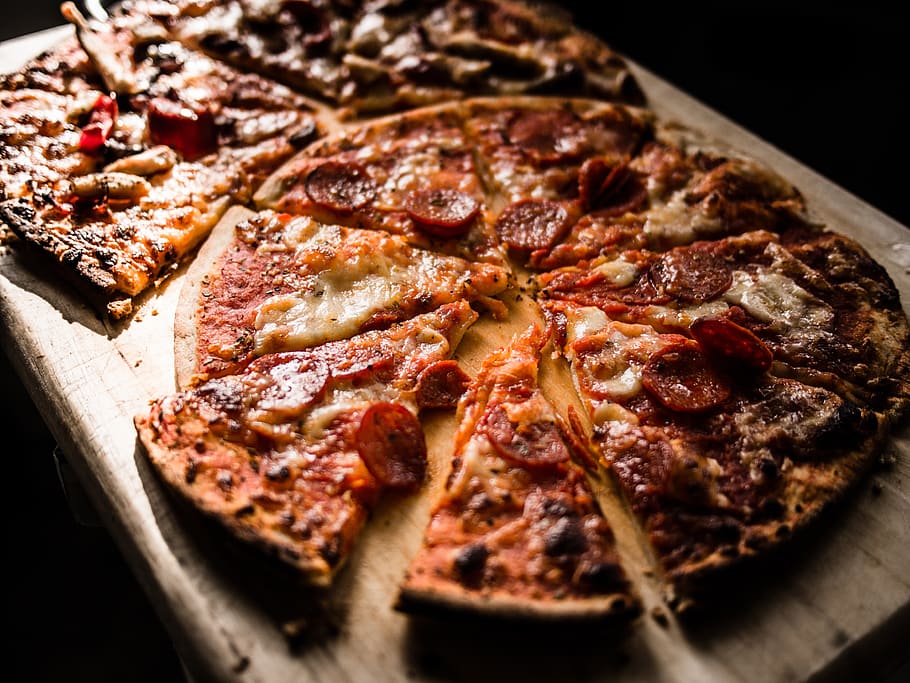 Pizza on Brown Wooden Board, barbecue, beef, cheese, close-up HD wallpaper