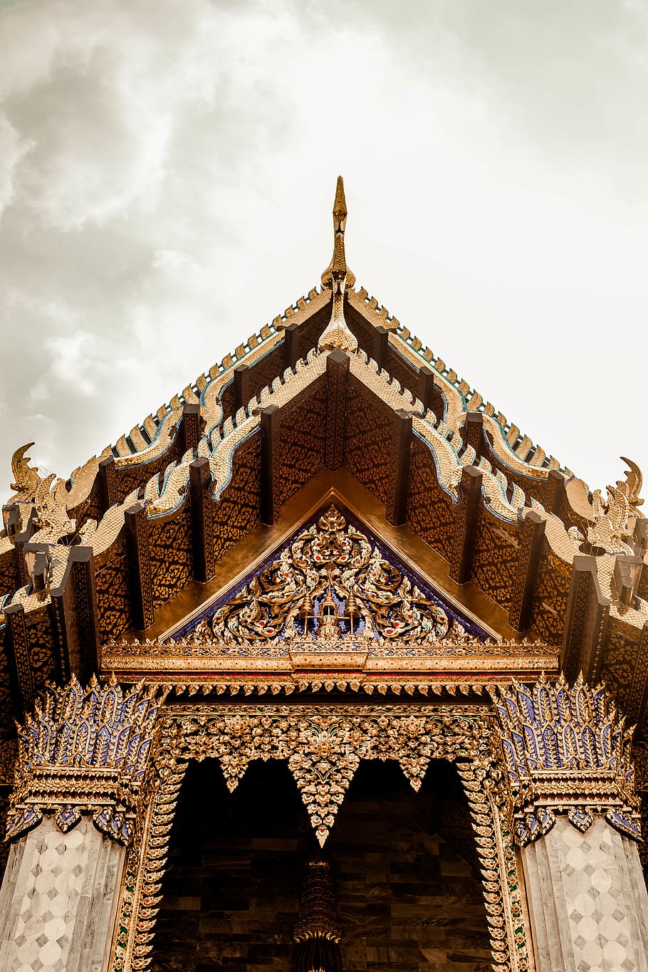 brown temple under white sky during daytime, built structure HD wallpaper
