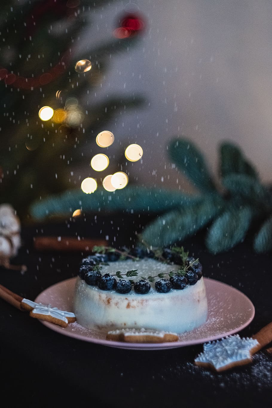 cake with blackberries on plate, food and drink, sweet food, indoors HD wallpaper