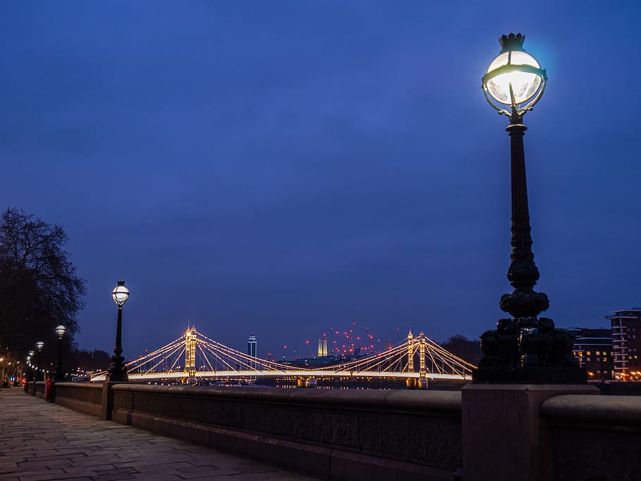 lamp post, bridge, city, building, pavement, night, tree, street light HD wallpaper