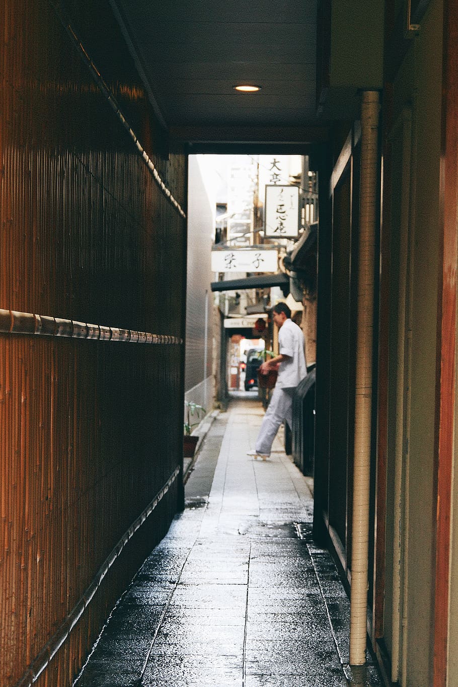 man leaning on wall during daytime, person, human, corridor, floor HD wallpaper