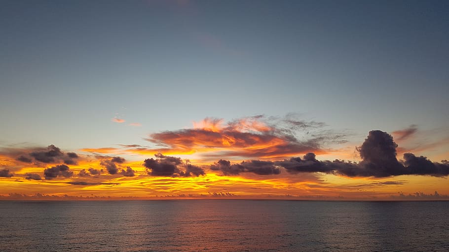 Landscape Photography of Sea Under Sunset, beach, clouds, dawn HD wallpaper