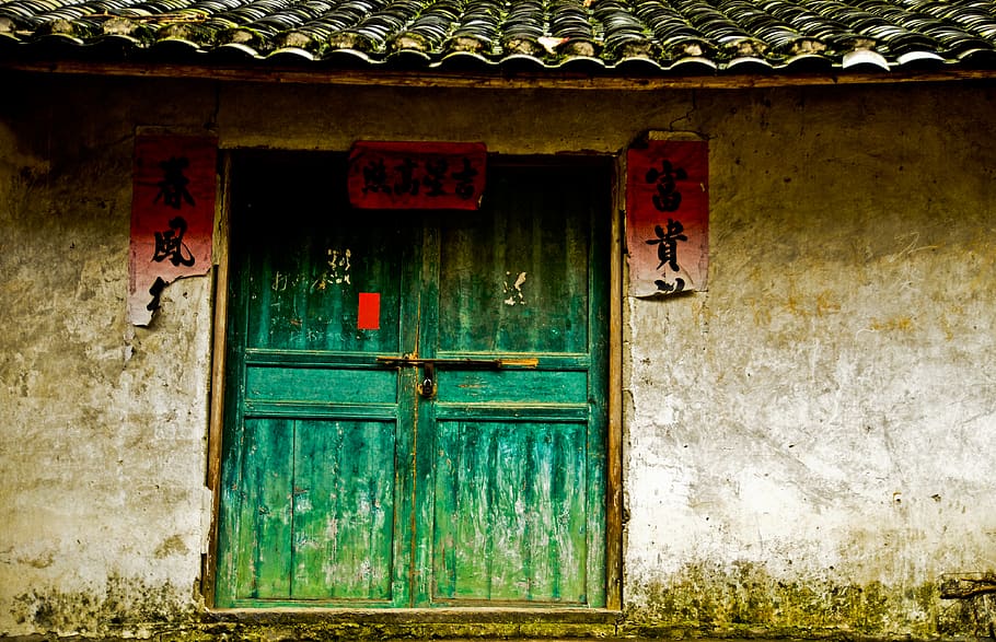 closed green door, china, guilin, path, walkway, brick, roof HD wallpaper