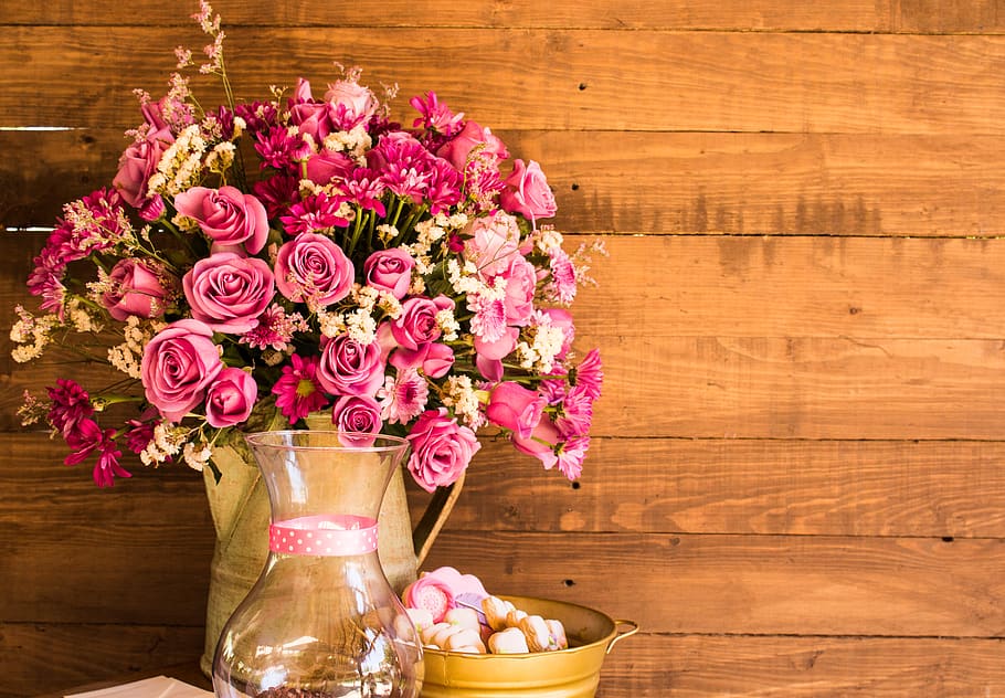 roses, bouquet, flower, arrangement, pink, white, wood, background, HD wallpaper
