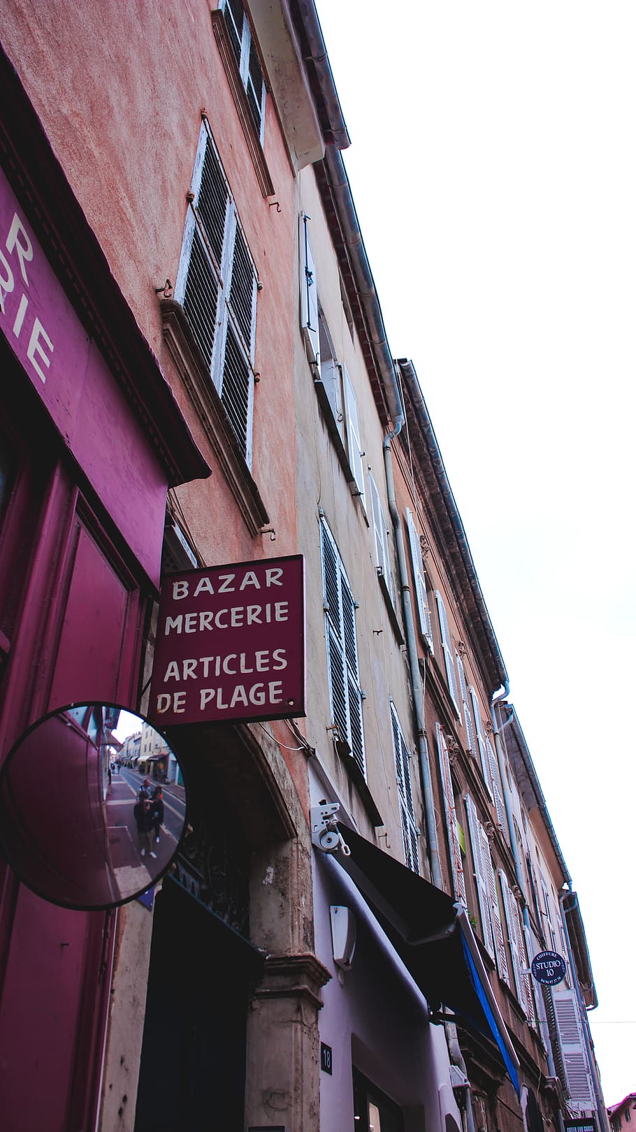 france, saint-tropez, building exterior, low angle view, built structure HD wallpaper