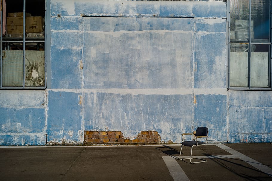chair near blue painted wall, architecture, built structure, building exterior HD wallpaper