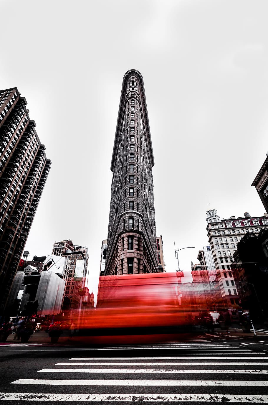 city under white sky, blur, rush, motion, traffic, long exposure HD wallpaper
