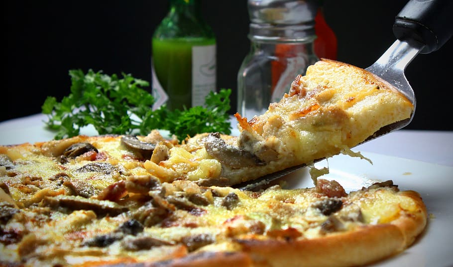 Pizza Topped With Mushrooms, cheese, delicious, dinner, drink, HD wallpaper