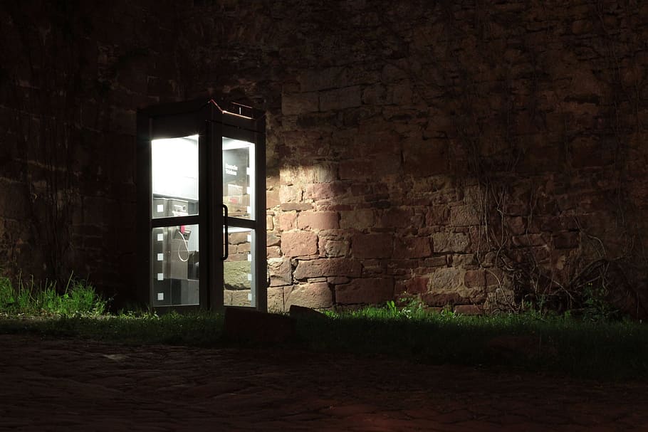 Telephone Booth Beside Brown Wall during Nighttime, architecture HD wallpaper