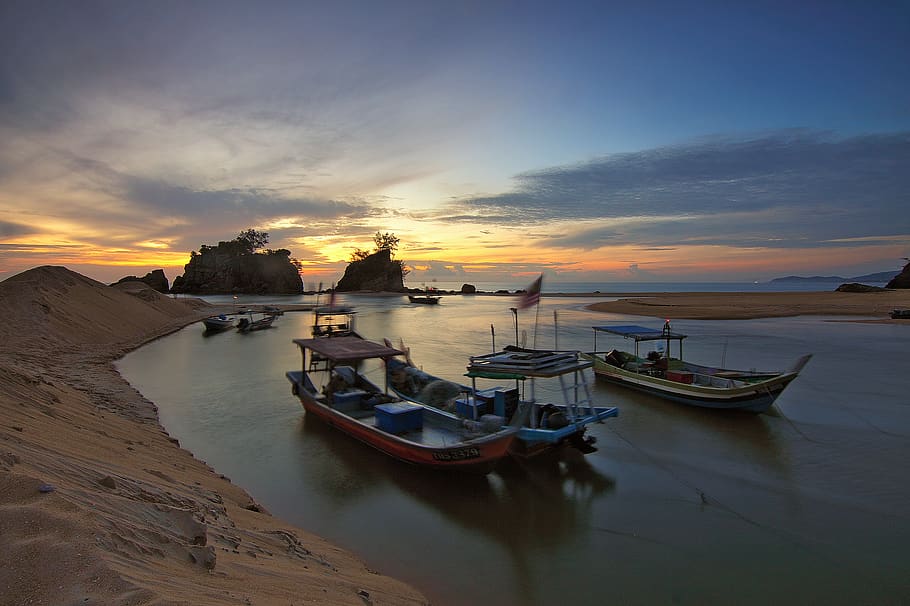 Three Boats on River Sailing during Golden Hour, beach, clouds HD wallpaper