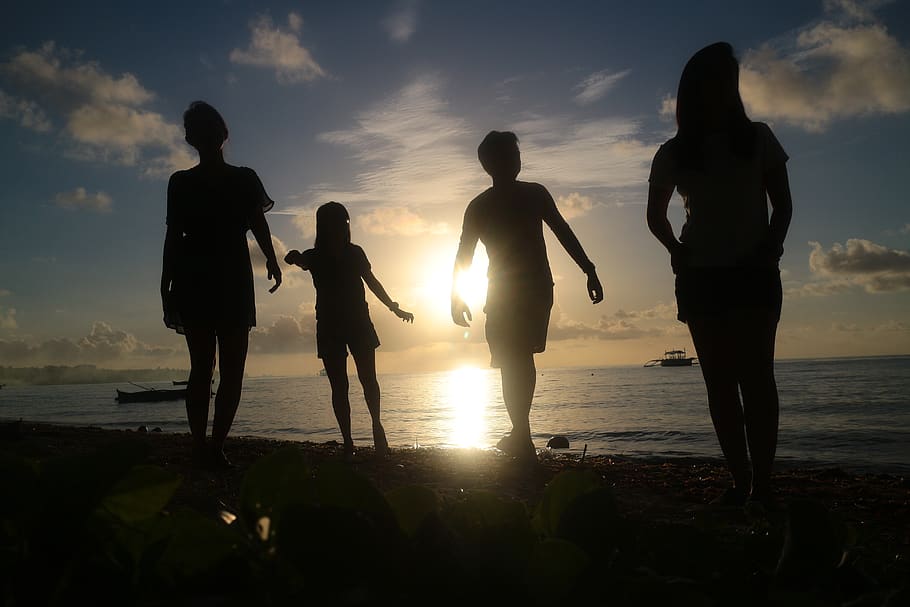 human, person, flare, light, sunlight, people, silhouette, holding hands HD wallpaper