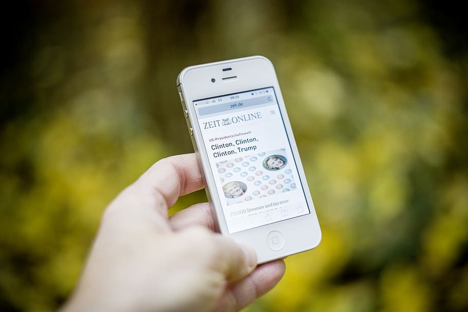 Person Holding White Iphone 4s, blur, connection, contemporary HD wallpaper