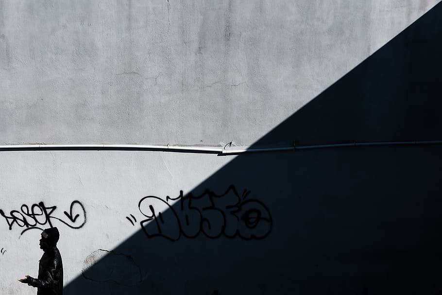 person in black jacket near concrete wal, wall, human, text, art, HD wallpaper