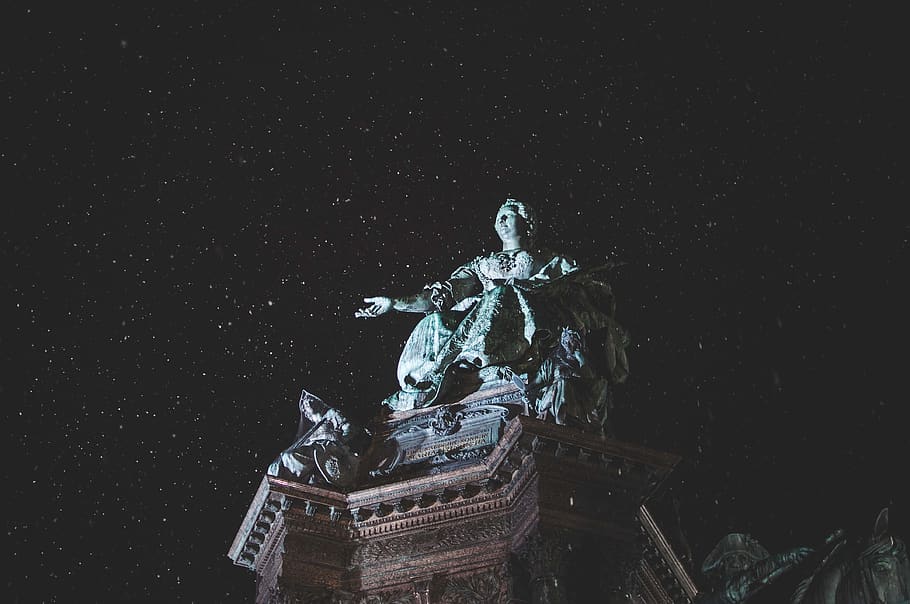 grey statue under night sky, sculpture, art and craft, human representation HD wallpaper