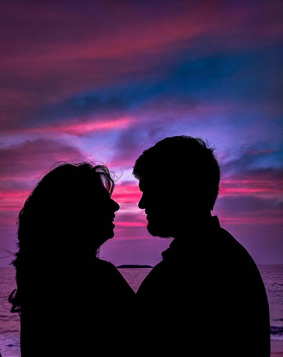 Silhouette of Couple Facing Each Other, affection, backlit, beach HD wallpaper