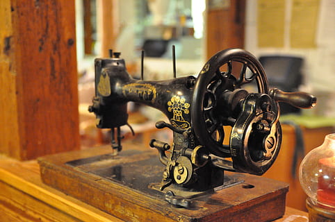 sewing machine, oldtimer, rarity, historically, nostalgia, machinery HD wallpaper