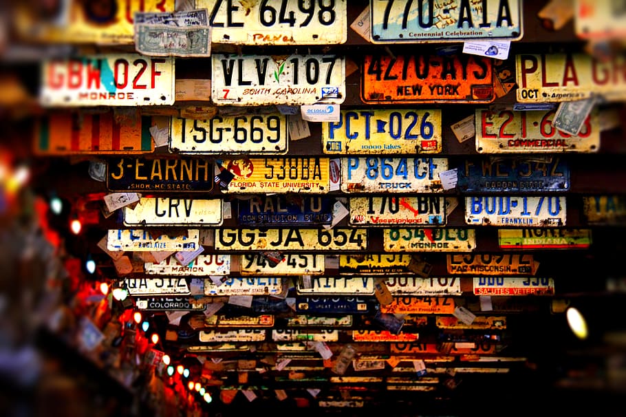 license plates, ceiling, bar, key west, florida, dilapidated, HD wallpaper
