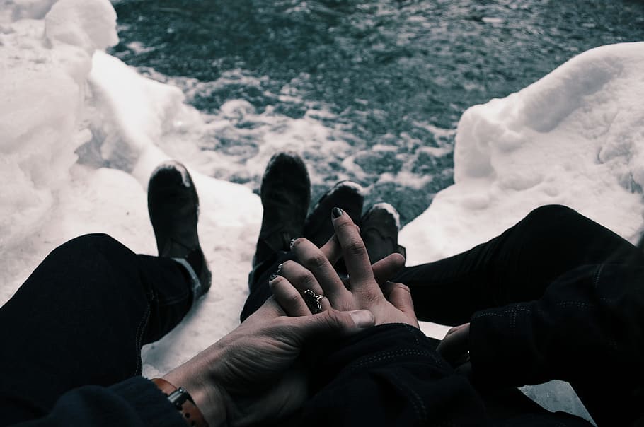 hands, holding hands, couple, touch, togetherness, relationship HD wallpaper