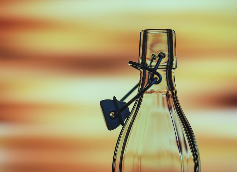 Selective Focus Photography Clear Swing Top Glass Bottle, background HD wallpaper