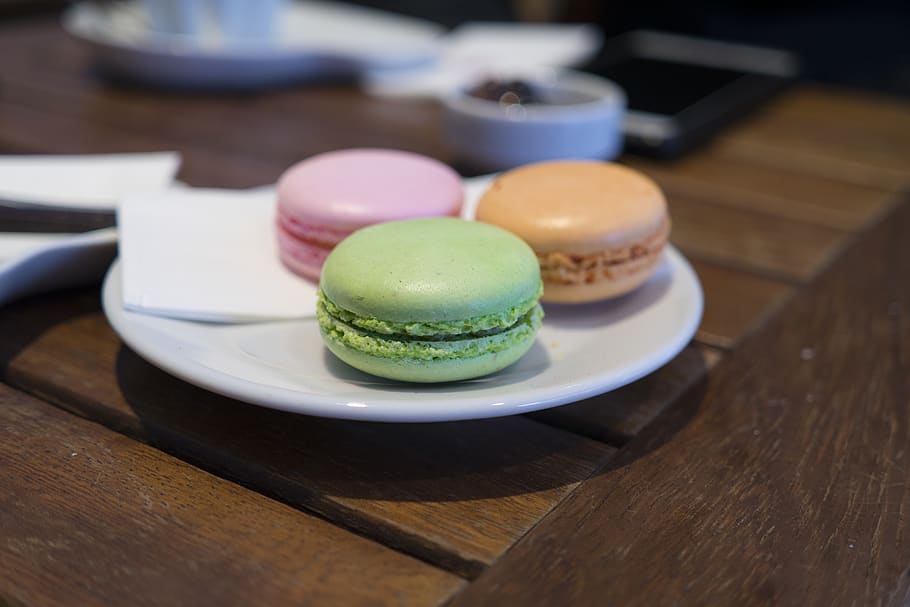 Close-up of Macaroons, bake, baking, blur, colorful, dairy product HD wallpaper