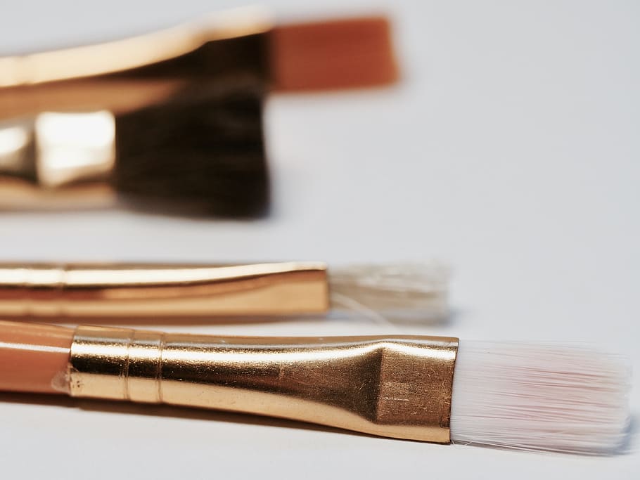 Selective Focus Photography of Brown Makeup Brush Kit, blur, brass HD wallpaper
