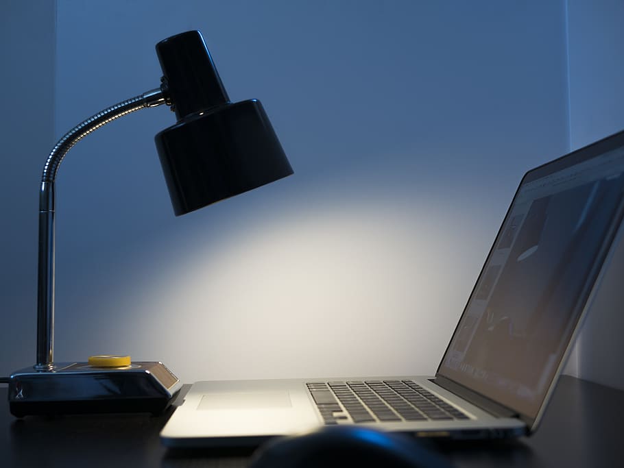 lamp, reflection, dark, light, computer, laptop, browsing, mouse HD wallpaper