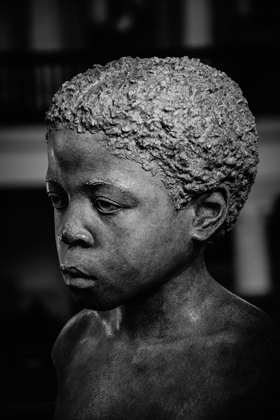 boy statue, focus on foreground, close-up, sculpture, art and craft HD wallpaper