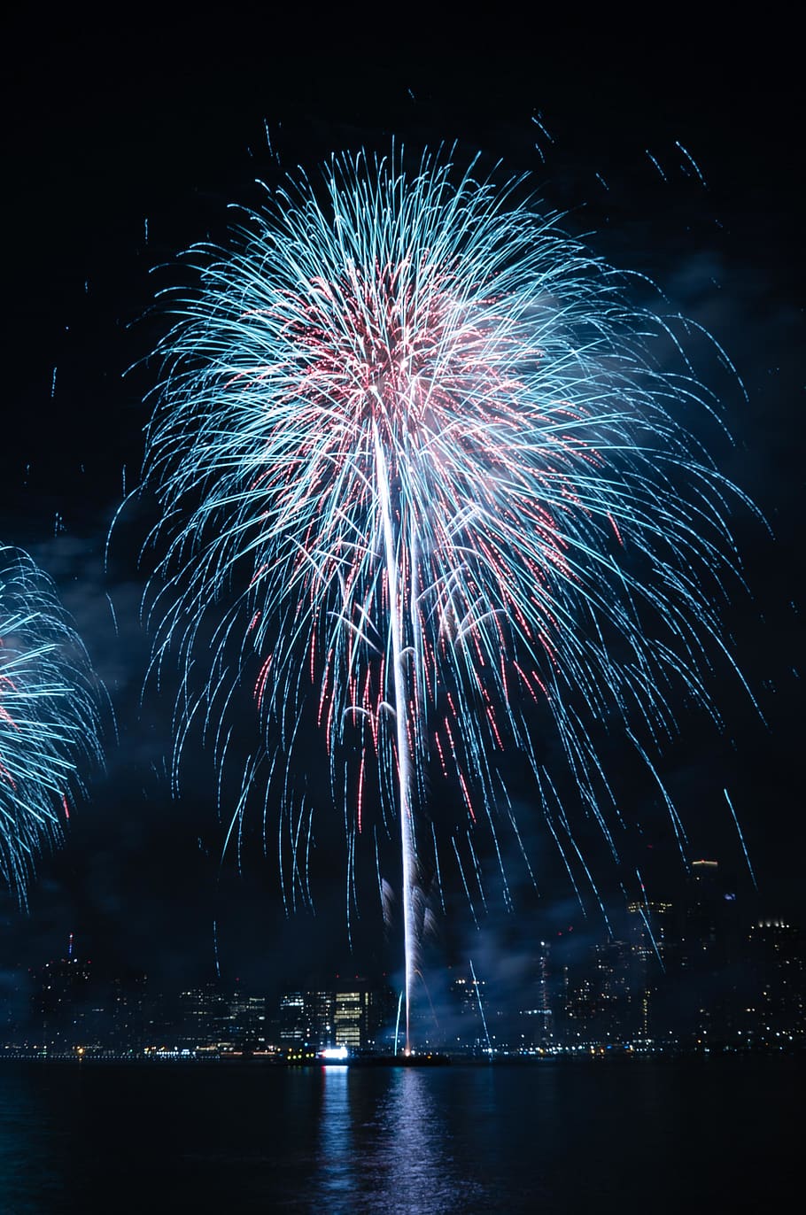 HD wallpaper timelapse photo of fireworks starburst celebration 4th july   Wallpaper Flare