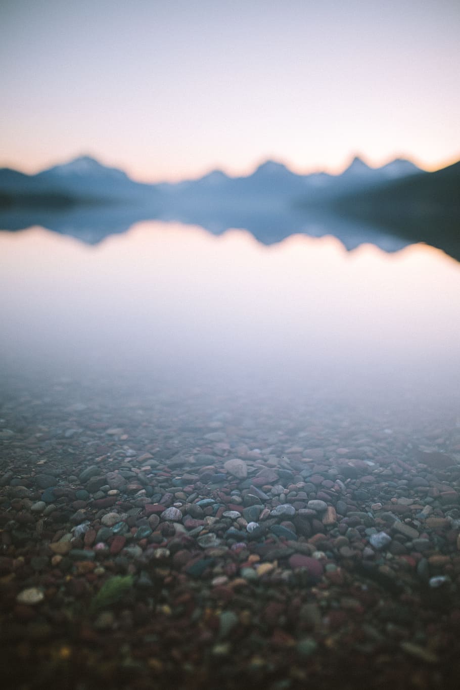 selective focus of water stream, mountain, sky, lake, rock, pebble HD wallpaper