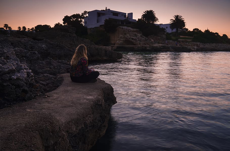 Woman Sitting on Edge of Rock Near Body of Water, bay, beach HD wallpaper