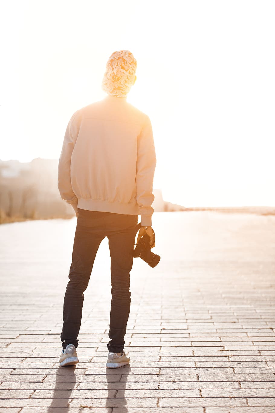Boy Standing While Holding Camera Overlooking Sunlight at Daytime HD wallpaper