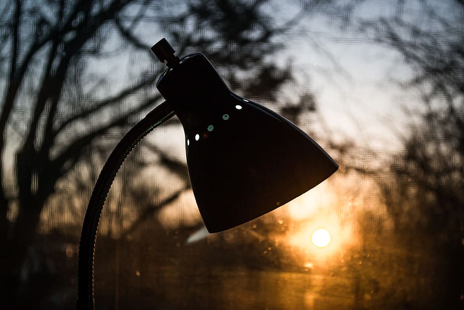 Selective Focus Photography of Task Lamp, backlit, desk lamp HD wallpaper