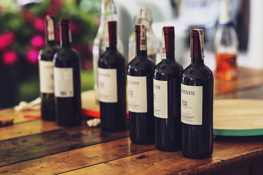 Bottle of wine, alcohol, bottles, dinner, restaurant, romance HD wallpaper