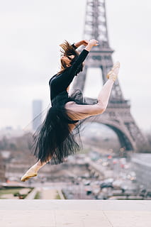 Ballet Dancer Performing Stunt With Eiffel Tower Background, dancing HD wallpaper